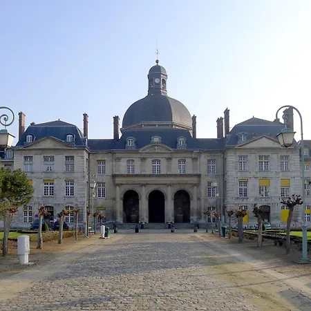 - Quartier Latin Apartment Paris